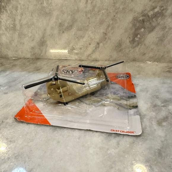 Matchbox CH 47 Chinook, [tan] Sky Busters 6/13 - Picture 2 of 6